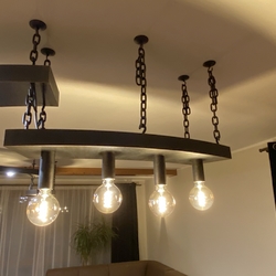 Luminaire design à suspension dans le style industriel con�u à l�atelier Ukovmi