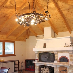 Lustre au motif de vigne � suspension en fer forg� fait à la main - la vigne int�gr�e dans une roue de la charrette