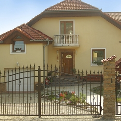 Portail et portillon en fer forg� � cl�tures de qualit� pour maison familiale