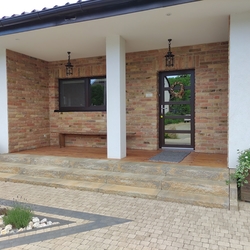 Suspensions KLASIK/T à l'entr�e de la maison individuelle - �clairage ext�rieur