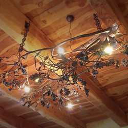 Suspension d�int�rieur haut de gamme � lustre chêne - �clairage d�exception aux motifs de la forêt et de la nature dans un chalet 