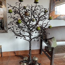 Œuvre d'art - bougeoir forgé à la main Tentation, fabriqué sur mesure pour un client. Œuvre d'art - bougeoir forgé à la main Tentation, fabriqué sur mesure pour un client.