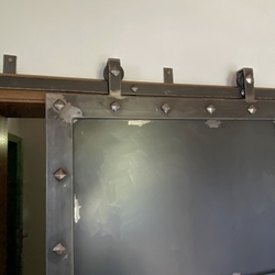 Portes coulissantes forg�es fabriqu�es chez UKOVMI pour une maison individuelle - portes de qualit�