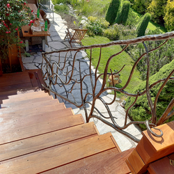 Balustrade design pour les escaliers ext�rieurs d'une maison de campagne - balustrade forg�e exceptionnelle de haute qualit�