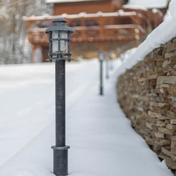 Lampadaire d’extérieur en fer forgé – éclairage extérieur d’une entrée maison avenue par des luminaires artisanaux Ukovmi Lampadaire d’extérieur en fer forgé – éclairage extérieur d’une entrée maison avenue par des luminaires artisanaux Ukovmi