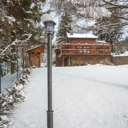 Luminaire artisanal en fer forgé de haute qualité parfait pour éclairer les jardins, les parcs ou les entrées des bâtiments Luminaire artisanal en fer forgé de haute qualité parfait pour éclairer les jardins, les parcs ou les entrées des bâtiments