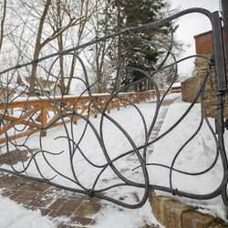 Portail artistique forg� à la main par les forgerons de l'entreprise UKOVMI