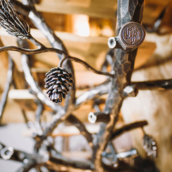 Le d�tail approch� d'un oeuvre ecxeptionnel, garde-corps en fer forg� fait à la main.