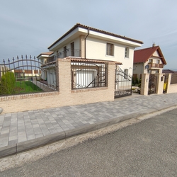 Porte coulissante forg�e, porte et cl�ture pour une maison familiale