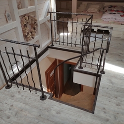 Garde-corps design 'BABICKA' – garde-corps intérieur forgé Garde-corps design 'BABICKA' – garde-corps intérieur forgé