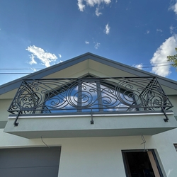 Garde-corps de balcon moderne r�alis� selon le design de Ing. arch. Jozef Figl�r