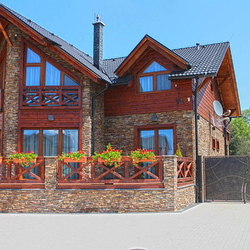 Portail forg� - intimit� parfaite - portail exceptionnel pour une maison de luxe