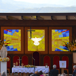 Croix forg�e à la main par des forgerons artistiques chez UKOVMI pour le lieu de pèlerinage de Butkov