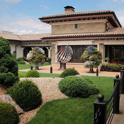 Horloge solaire forg�e - une merveille mondiale en Slovaquie - luxe dans le jardin