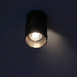 Luminaires en fer forg� con�u et r�alis� pour le s�jour et la cuisine d�une maison familiale � luminaires exclusifs 