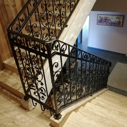 Exclusives rampes réalisées par UKOVMI pour un escalier intérieur dans une pension Exclusives rampes réalisées par UKOVMI pour un escalier intérieur dans une pension
