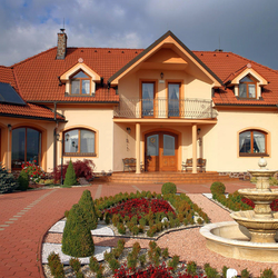 Ext�rieur d'une r�sidence familiale avec des accessoires forg�s de UKOVMI