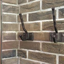 Patères en fer forg� fabriqu�es à la main en tant que partie int�grante du mobilier pour l'entr�e