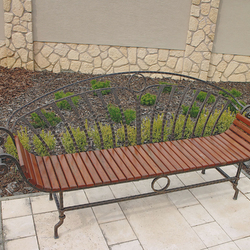 Banc de jardin forg� avec bois pour cr�er une ambiance agr�able