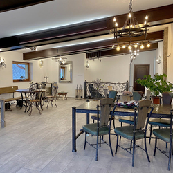  Atelier d'art de la forge UKOVMI � showroom � tables, chaises, bancs, �clairage, rampes...