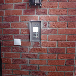 Lampe forg�e au-dessus de l'estrade - luminaire ext�rieur