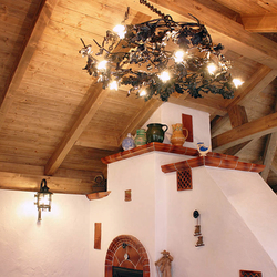 Chandelier artistique forgé à la main – Éclairage de luxe Chandelier artistique forgé à la main – Éclairage de luxe