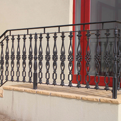 Copie de la balustrade historique sur les escaliers à l'entr�e d'une maison bourgeoise