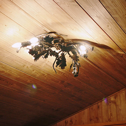 Chandelier original dans la cuisine d'été – Éclairage de luxe Chandelier original dans la cuisine d'été – Éclairage de luxe