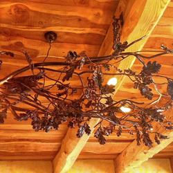 Lustre forg� à la main et son design inspir� par la nature � �clairage exceptionnelle dessin�e pour un chalet mais pas seulement