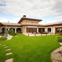 Les d�tails forg�s en accord avec architecture d'entourage