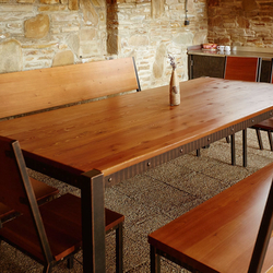 Mobilier forg� original dans une tonnelle estivale - sièges de jardin de luxe