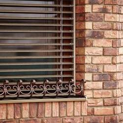 Jardinières de fenêtre pour un rangement s�curis� des pots de fleurs