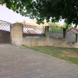 Portail forg� et cl�ture en UKOVMI pour maison familiale en Allemagne