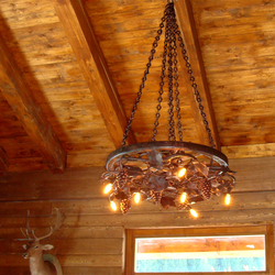 Lustre en fer forg� fait-main - Cep de la vigne - la roue - HAPPY END - Jasn� Slovaquie