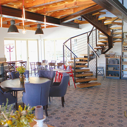 �quipement m�tallique d'un restaurant dans le style industriel