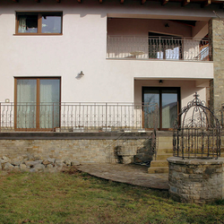 Balustrades ext�rieures - balustrades forg�es de balcon sur une maison familiale