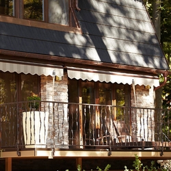 Garde-corps en fer forgé sur une terrasse Garde-corps en fer forgé sur une terrasse