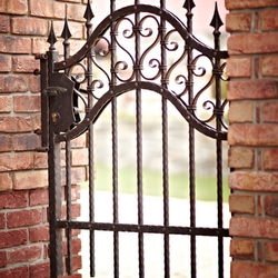 Porte forg�e de haute qualit� fabriqu�e chez UKOVMI