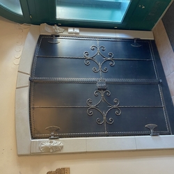 Portes forg�es pleines dans un style historique de haute qualit�