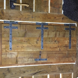 Portes vintage avec poign�e forg�e à la main et accessoires