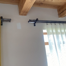 Tringles à double barre forg�es pour suspendre des rideaux et des voilages