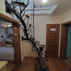 Installation d'un escalier forg� à la main dans une maison familiale à l'est de la Slovaquie