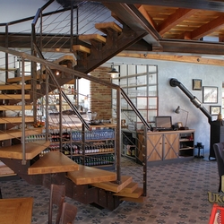 Escalier int�rieur avec balustrade dans le style industriel au restaurant Zwicker