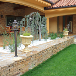 Lampadaires au design ancien - luminaires ext�rieurs en fer forg� pour les parcs et les jardins