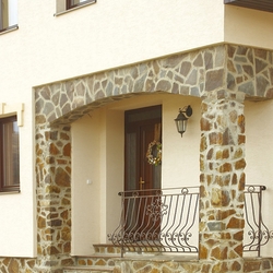 Balustrade ext�rieure à l'entr�e d'une maison familiale - balustrade forg�e