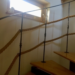 Balustrade forg�e avec corde sur un escalier en colima�on int�rieur