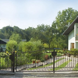 Cl�ture en fer forg� - mariage de dessins divers