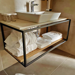 �tagère de salle de bain moderne sous le lavabo - combinaison de m�tal et de bois - design simple