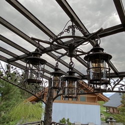 Chandelier forg� à la main fabriqu� pour la terrasse du chalet � luminaire de jardin original