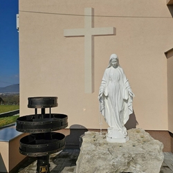 Pot de fleurs de jardin en forme d'arbre à trois �tages - fabriqu� pour la paroisse de Kamenec pod Vtacnikom